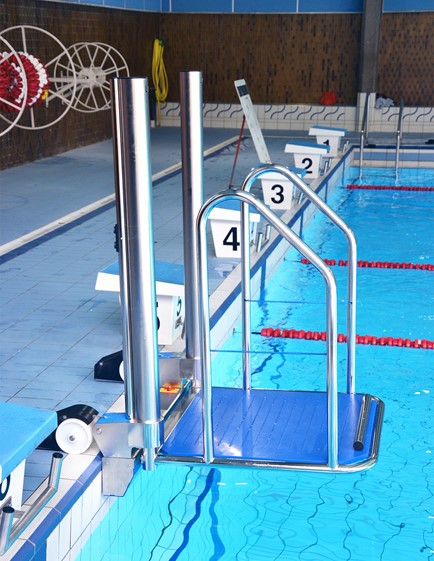 Mobile Platform Lift | Pool Lifts & Access | S.R.Smith Australia