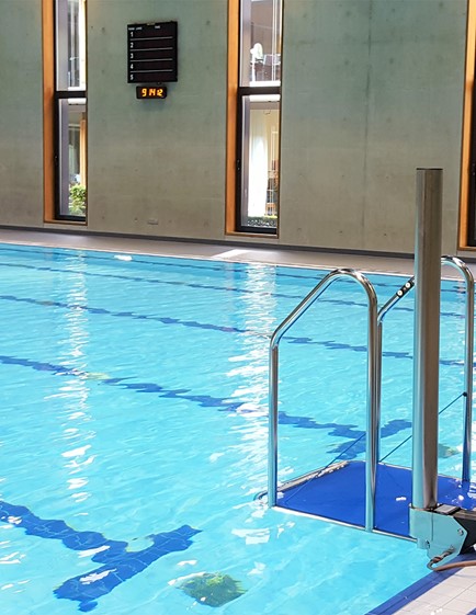 Mobile Platform Lift | Pool Lifts & Access | S.R.Smith Australia